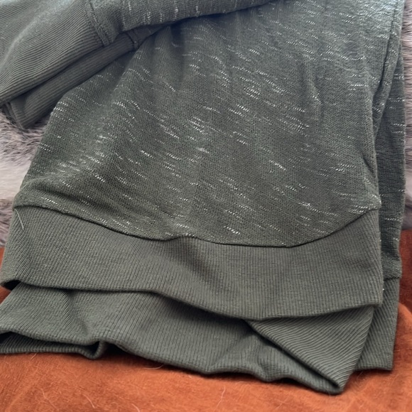 Small, Green Tunic Knit Top - Picture 2 of 7